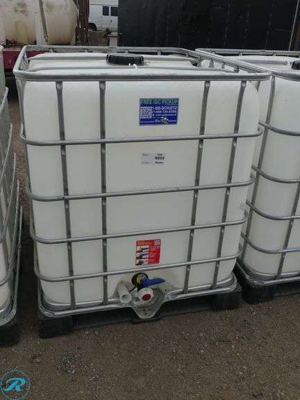275 Gallon Plastic Tote With Enclosure, One Use, Triple Rinsed, Food Grade, 2" MPT Valve, Forklift Pockets - Roller Auctions