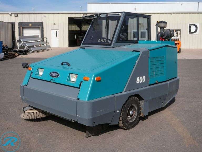 Tennant 800 Enclosed Sweeper - Roller Auctions