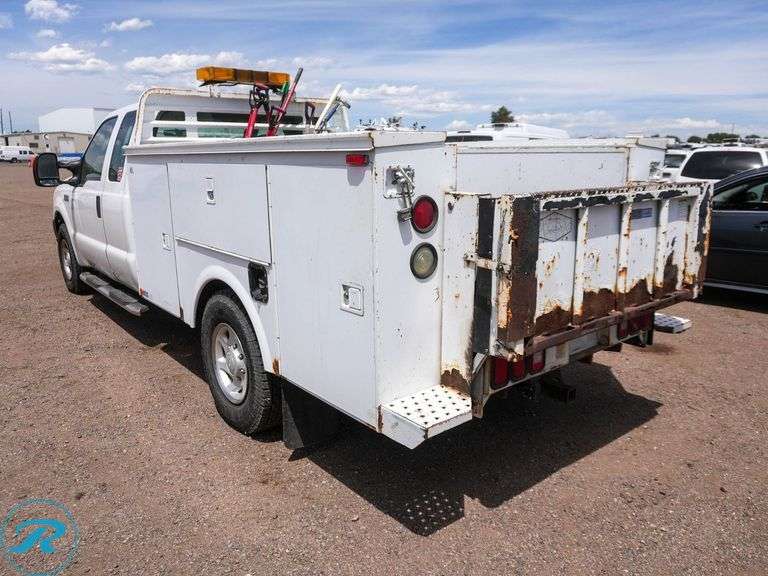2004  Ford  F350  Super Duty XLT  RWD Super Cab  Utility Truck - Roller Auctions