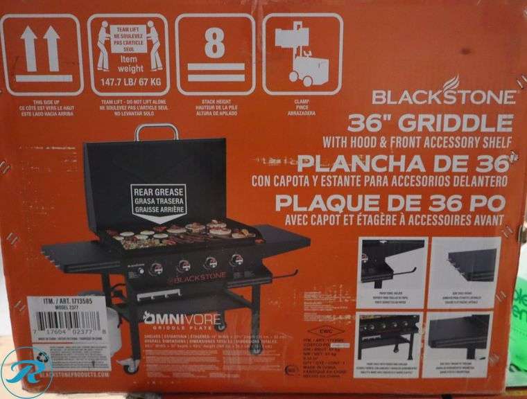 Blackstone 36 in. Griddle with Hinged Hood, Front Shelf and Soft Cover - New - Small Scratch - Roller Auctions
