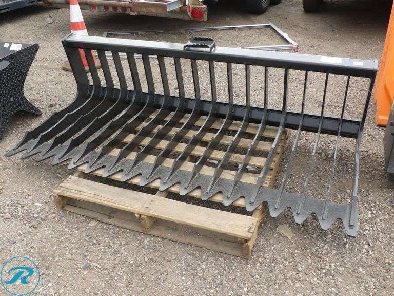 New Kit Containers Skeleton Bucket to Fit Skid Steer Loader, Low Sides, 76" - Roller Auctions