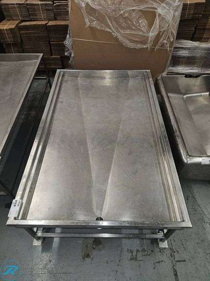 Stainless Steel 41″×64″ Drain Table on Casters