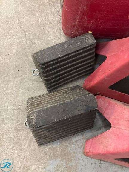 (2) 2-Ton Jack Stands, Rubber Wheel Chocks, and Plastic Gas Can - Roller Auctions