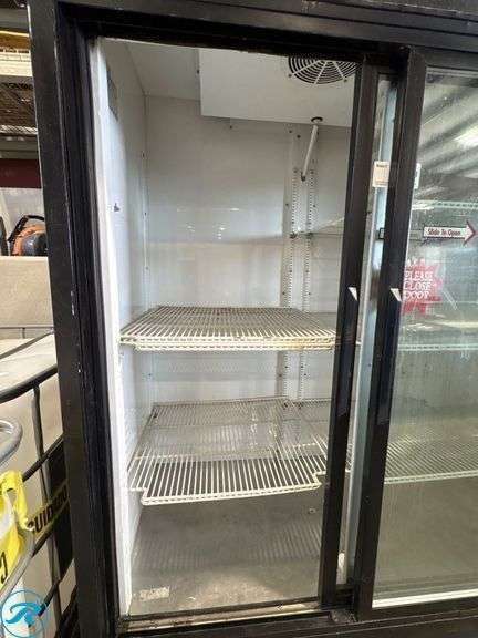 True GDM-69 3-Section Sliding Glass Door Refrigerated Merchandiser - Roller Auctions