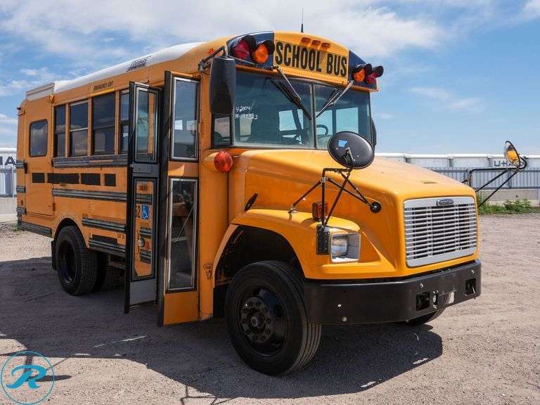 2004 Thomas Freightliner RWD 30-Passenger School Bus - Roller Auctions