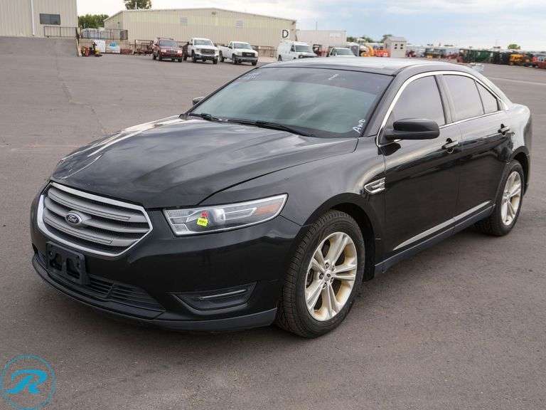 2015 Ford Taurus SE AWD - Roller Auctions