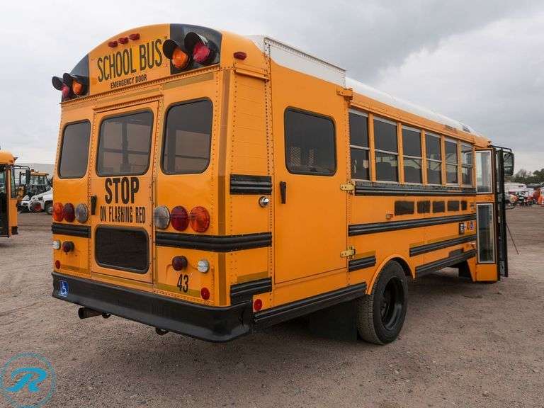 2005 Thomas Freightliner RWD 42-Passenger School Bus - Roller Auctions