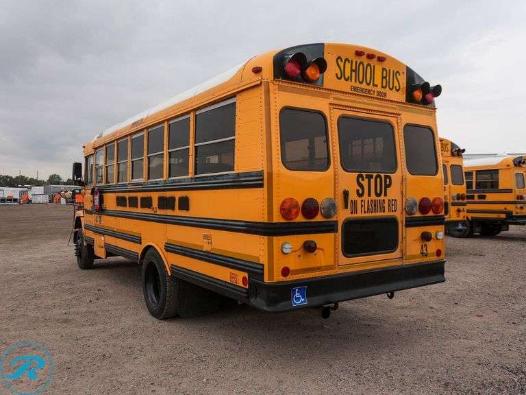 2005 Thomas Freightliner RWD 42-Passenger School Bus - Roller Auctions