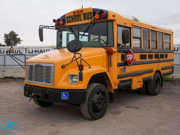 2004 Thomas Freightliner RWD 30-Passenger School Bus - Roller Auctions
