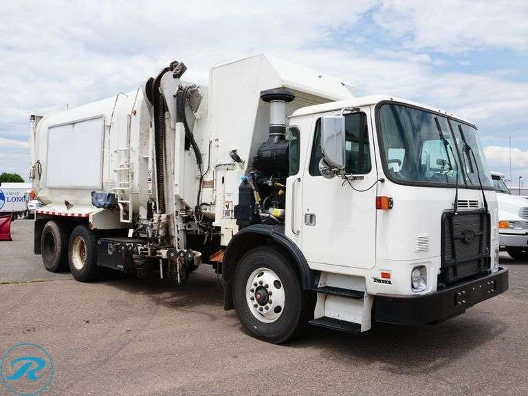 2016  Autocar  Xpeditor   T/A Side Loader Trash Truck