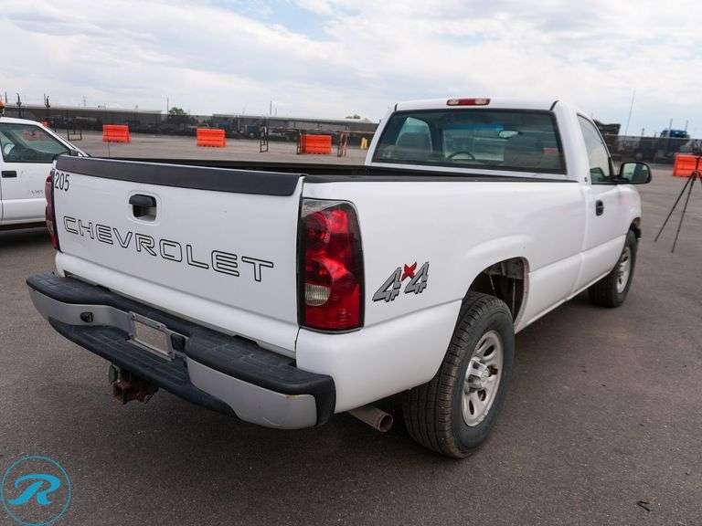 2005  Chevrolet  Silverado   1500  4WD  Pickup - Roller Auctions