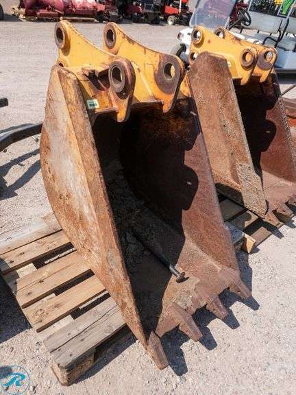Caterpillar 9R3224 24" Bucket To Fit 446 Loader Backhoe