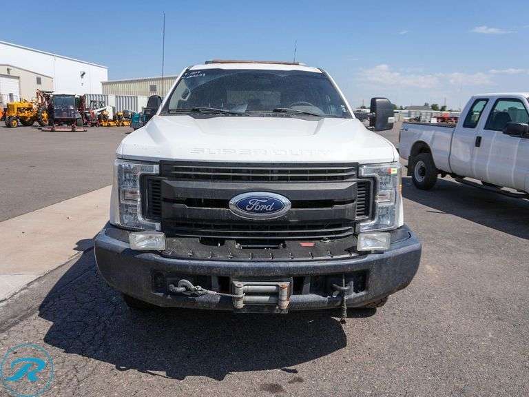 2017 Ford F250 Super Duty XL 4WD Crew Cab Pickup - Roller Auctions