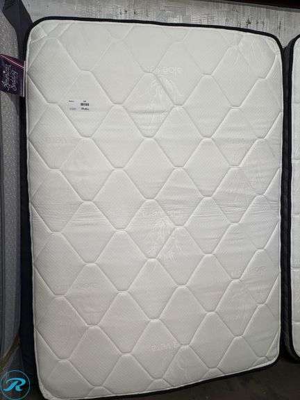 Full Size Mattress and Box Spring with Quilted Top
