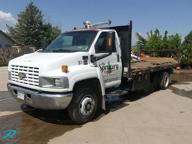 2004  Chevrolet  C5500   4X2  Flatbed Truck