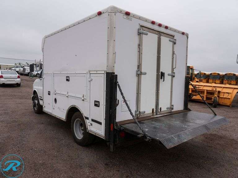 2001  Chevrolet  Express  3500  RWD  Box Van - Roller Auctions