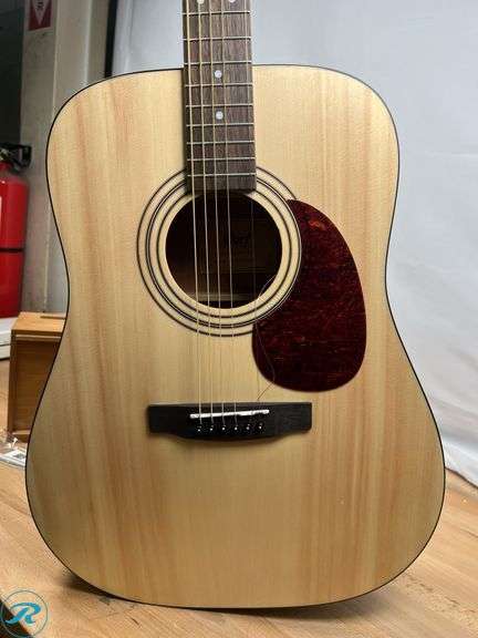 Cort Acoustic Guitar Earth Pack Bundle - Like New - - Broken String - Roller Auctions