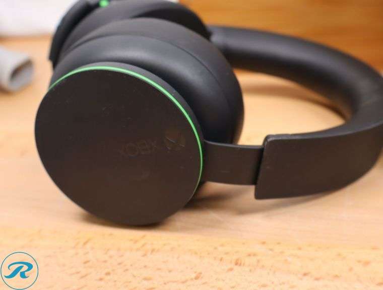 (2) Xbox - Stereo Headset for Xbox Series X|S, Xbox One, and Windows - Black - Used - Roller Auctions