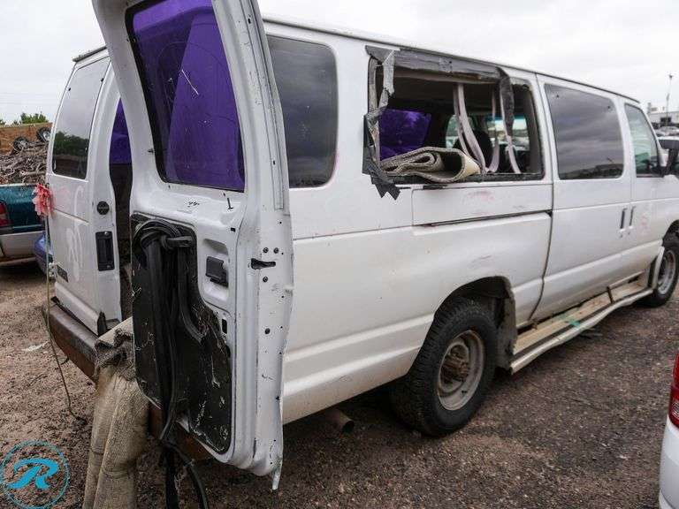 2000  Ford  E350 Vans   RWD - Roller Auctions