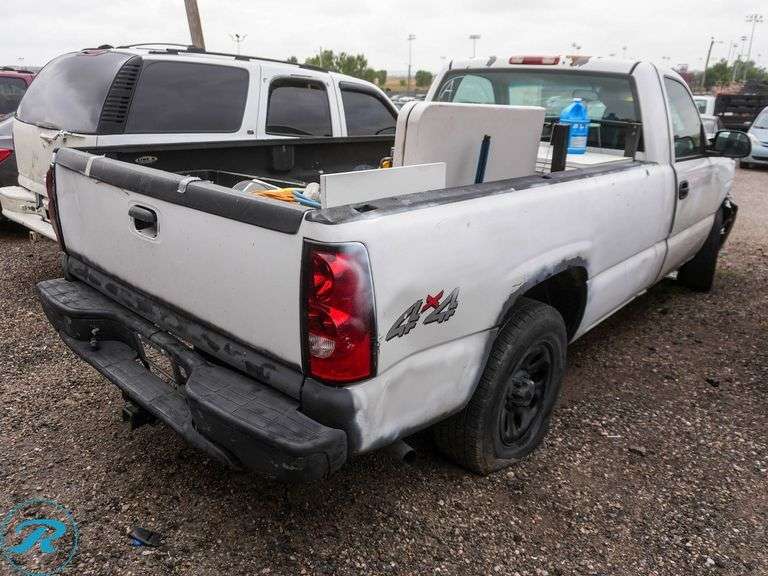 2006  Chevrolet  Silverado 1500 LS  4WD - Roller Auctions