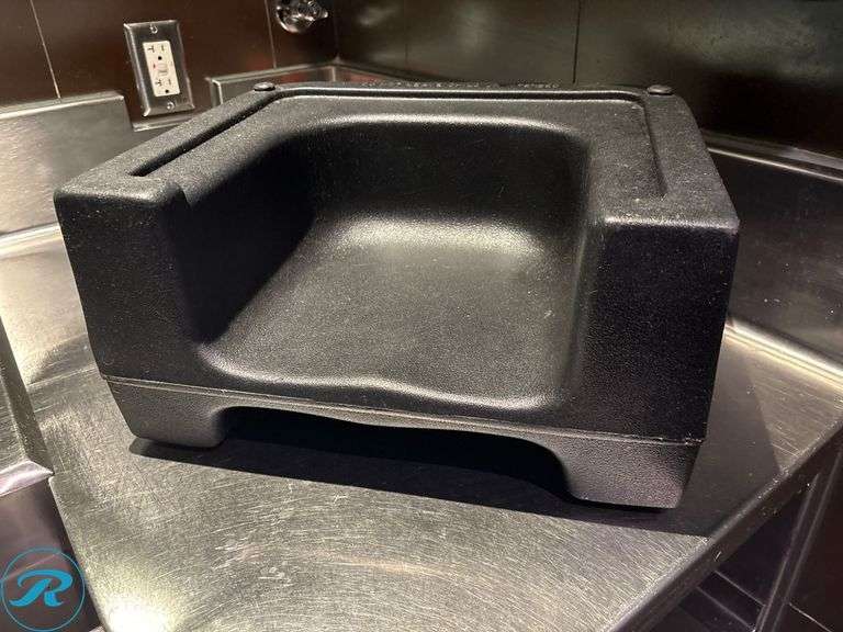 (4) Plastic Booster Seats - Roller Auctions