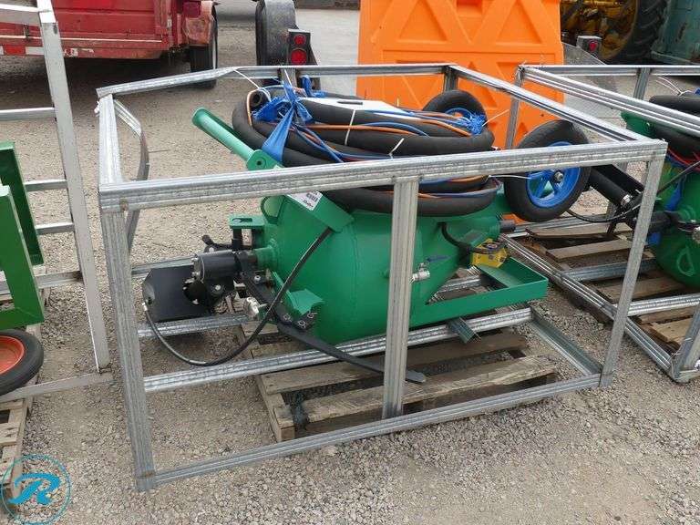 New DB500 Mobile Abrasive Blaster With Hoses - Roller Auctions