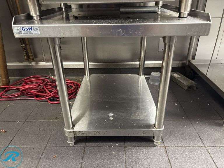 Vollrath 40737 Cayenne 4-Burner Countertop Gas Hot Plate With Stainless Steel Stand, 24in - Roller Auctions