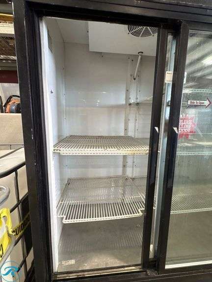 True GDM-69 3-Section Sliding Glass Door Refrigerated Merchandiser - Roller Auctions