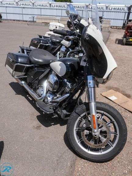 2016 Harley-Davidson FLHTP Electra Glide Police Edition Motorcycle - Roller Auctions