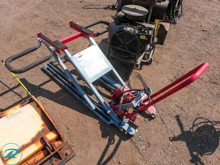 Pro-Lift  T-5501  Lawn Mower Lift - Roller Auctions