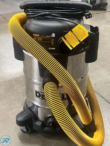 DeWalt 8 Gallon Wet/Dry Vacuum - Like New - - Missing Some Accessories - Roller Auctions