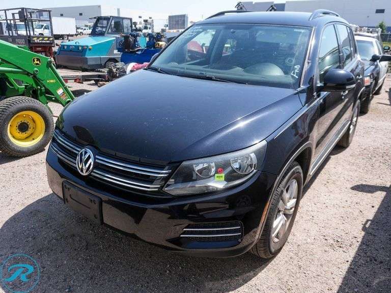 2015  Volkswagen  Tiguan  TSI  FWD  PARTS ONLY - Roller Auctions