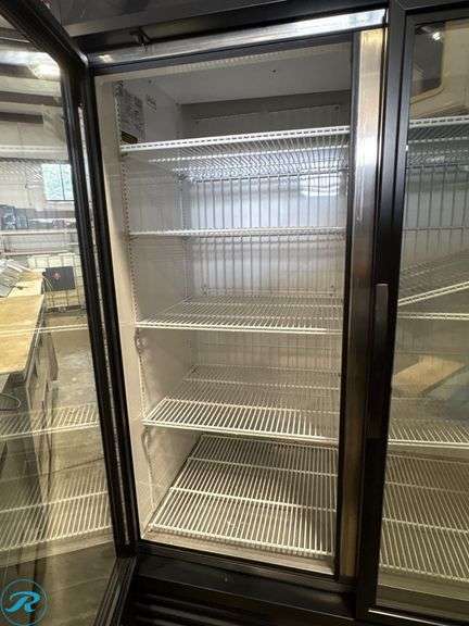 True QDM-49F-HC-TSL01 2-Section Sliding Glass Door Freezer Merchandiser - Roller Auctions