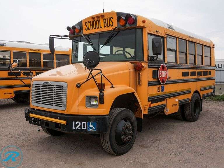 2004  Thomas  Freightliner  RWD  30-Passenger School Bus - Roller Auctions