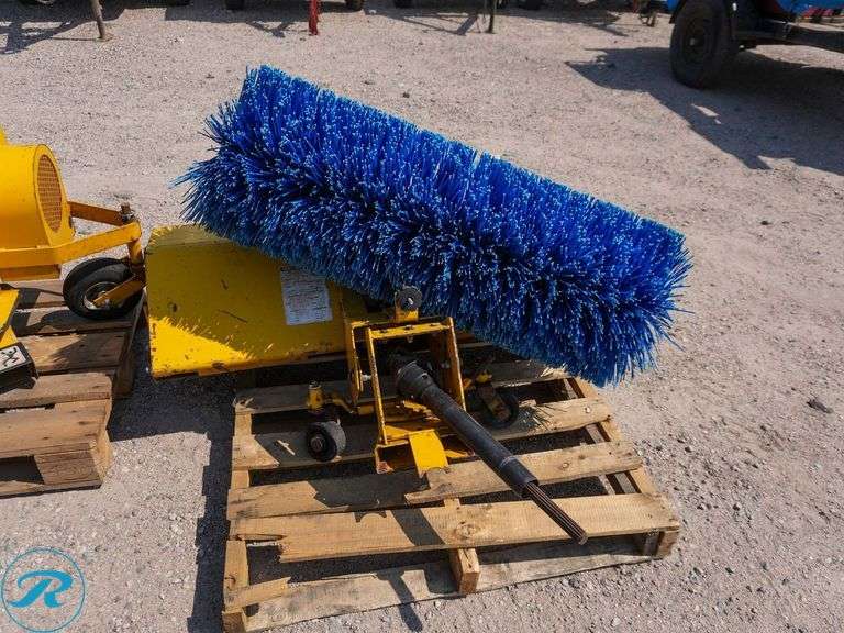 Walker 42" Sweeper Attachment To Fit MTGHS Mower With Extra Replacement Brush - Roller Auctions