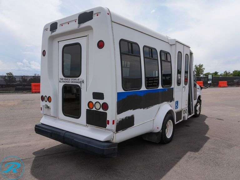 2014 Forest River E350 Super Duty RWD 4-Passenger 2-Wheelchair Shuttle Bus - Roller Auctions