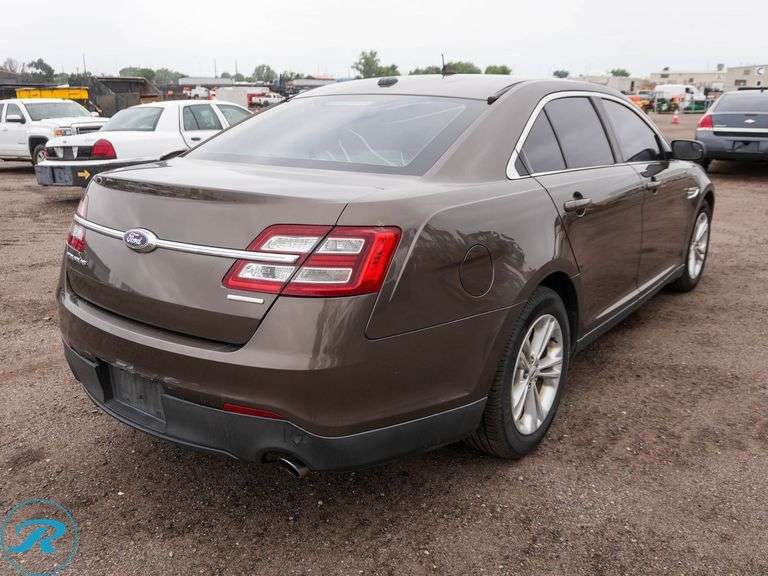 2016 Ford Taurus SE FWD - Roller Auctions