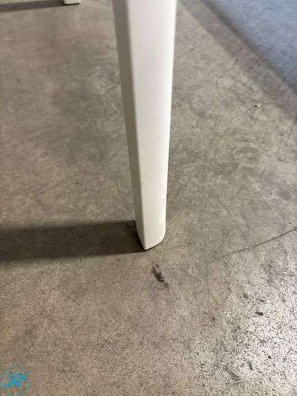 (10) White Resin Dining Chairs - Roller Auctions