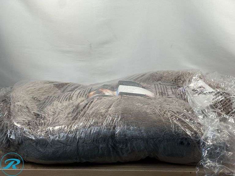 Doggy Decor by Arlee Home & Pet Memory Foam Moonrise Pet Bed- New - Roller Auctions