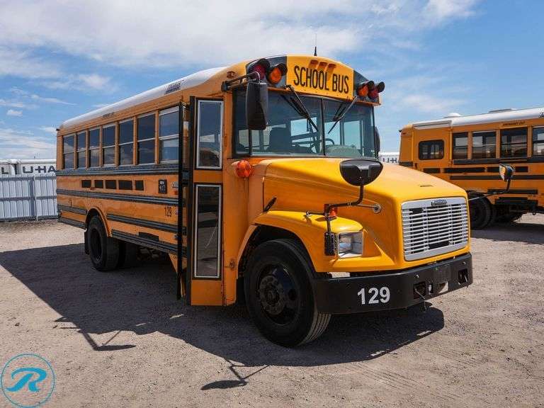 2005 Thomas Freightliner RWD 42-Passenger School Bus - Roller Auctions