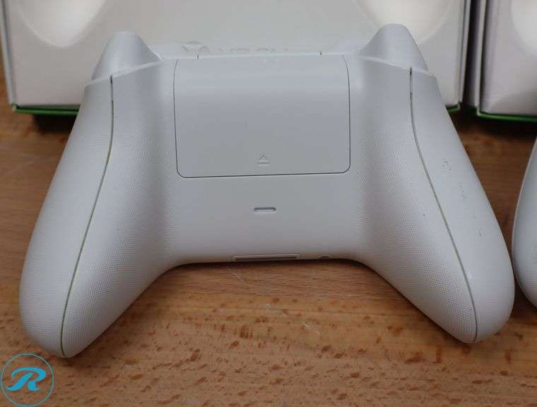 (2) Xbox Core Wireless Gaming Controller – Robot White Series - Used - Roller Auctions
