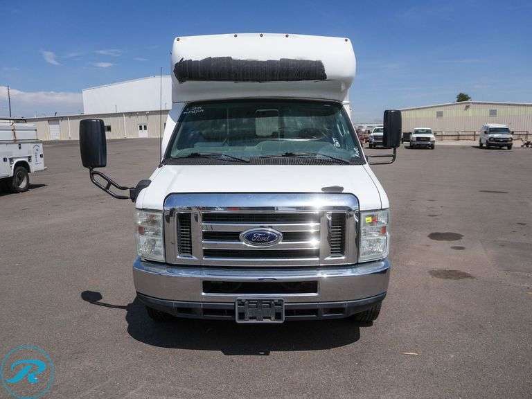 2014 Forest River E350 Super Duty RWD 4-Passenger, 2-Wheel Chair Shuttle Bus - Roller Auctions