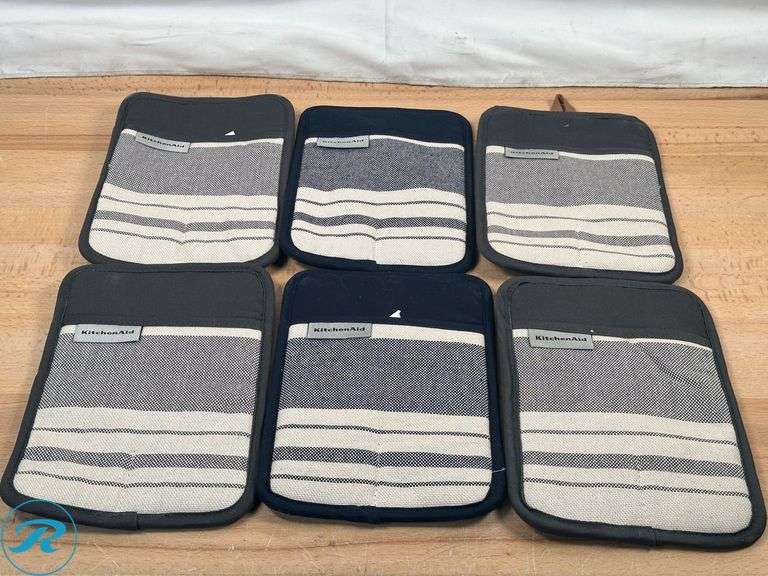 (4) KitchenAid Silicone Oven Mitts- Used, (6) KitchenAid Silicone Pot Holders- Used, (3) Kitchen Drying Mats- Used - Roller Auctions