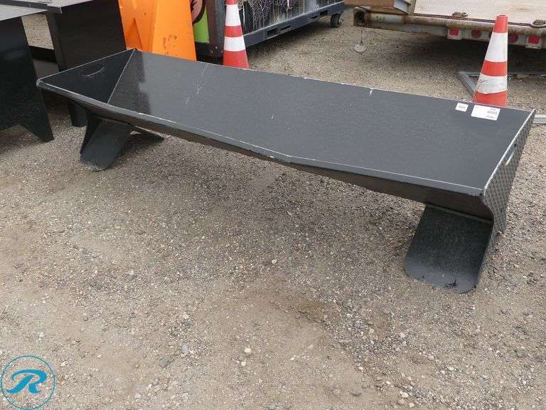 New Kit Containers Heavy Duty Cattle Feeder, 90" ,  Slight Bend in Metal Due To Shipping - Roller Auctions