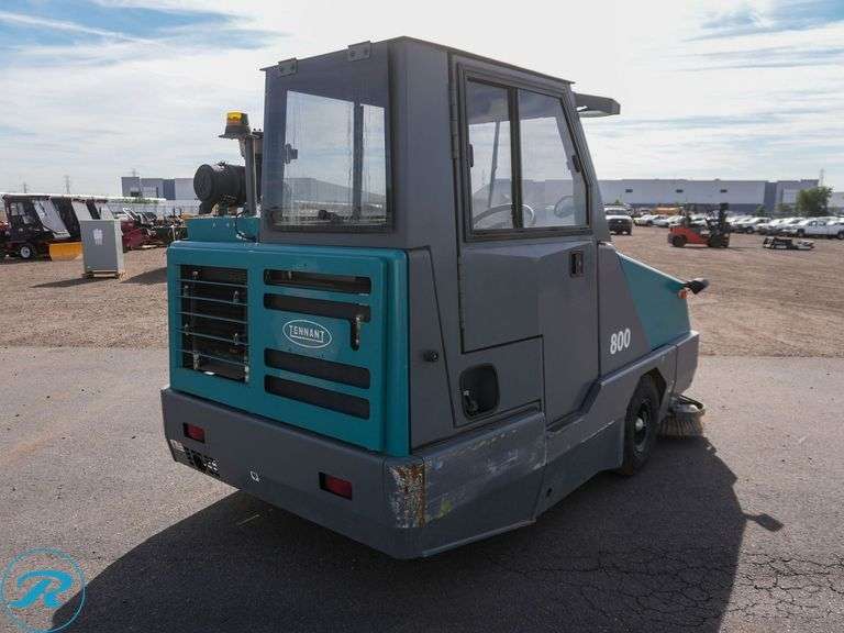 Tennant 800 Enclosed Sweeper - Roller Auctions