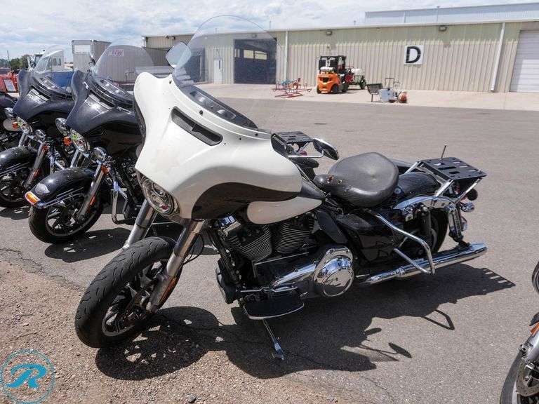 2016 Harley-Davidson FLHTP Electra Glide Police Edition Motorcycle - Roller Auctions