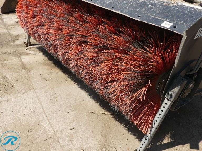 Bradco Hydraulic Sweeper Attachment To Fit Skid Steer Loader, 72" - Roller Auctions