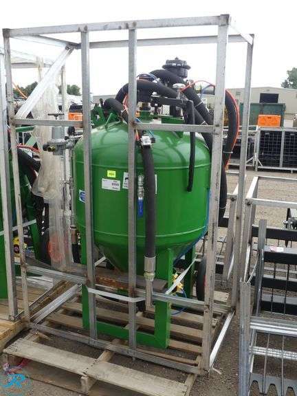 New DB500 Mobile Abrasive Blaster With Hoses - Roller Auctions