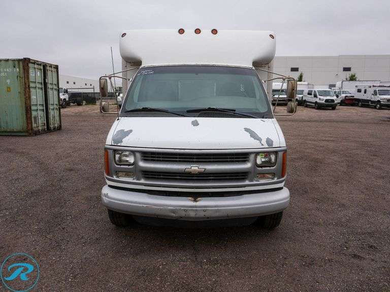2001  Chevrolet  Express  3500  RWD  Box Van - Roller Auctions
