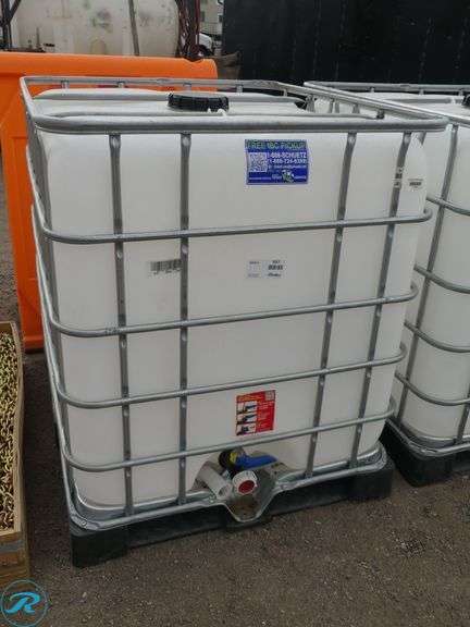 275 Gallon Plastic Tote With Enclosure, One Use, Triple Rinsed, Food Grade, 2" MPT Valve, Forklift Pockets - Roller Auctions